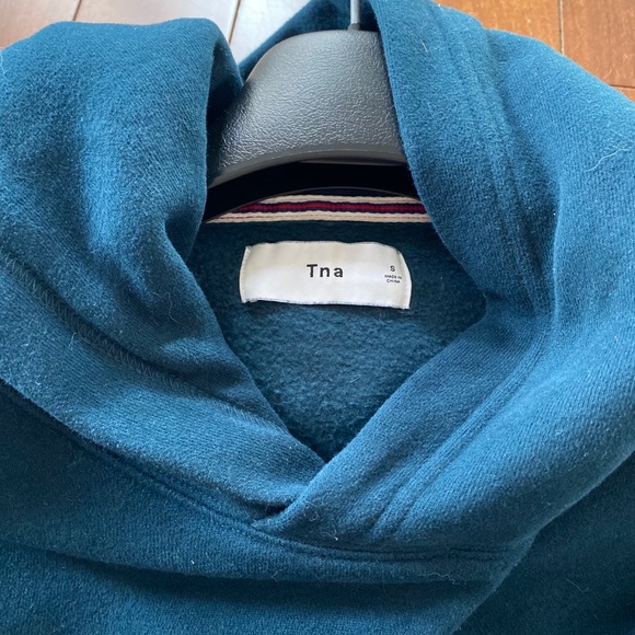 Aritzia Tna COZYAF cropped hoodie - Picture 4 of 4